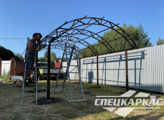 Классический навес из поликарбоната для машины арочного типа №11 - фото 1074